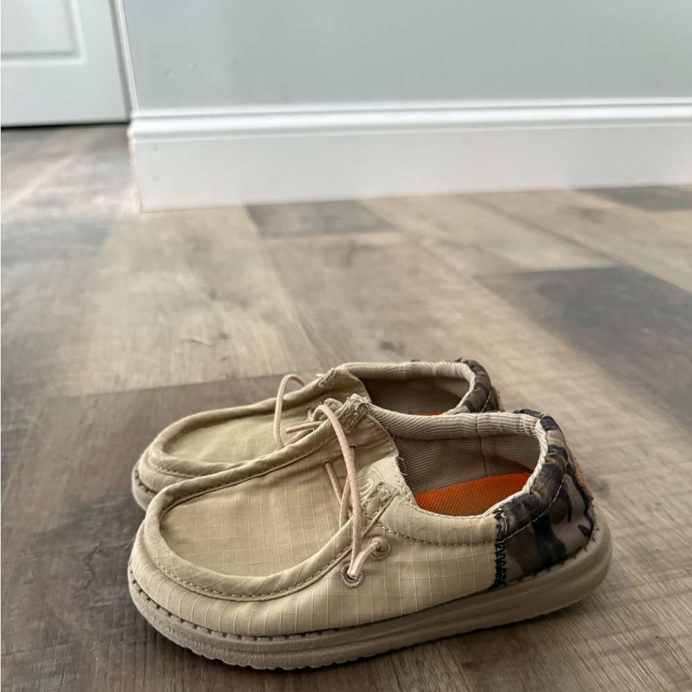 Hey Dude toddler size 9